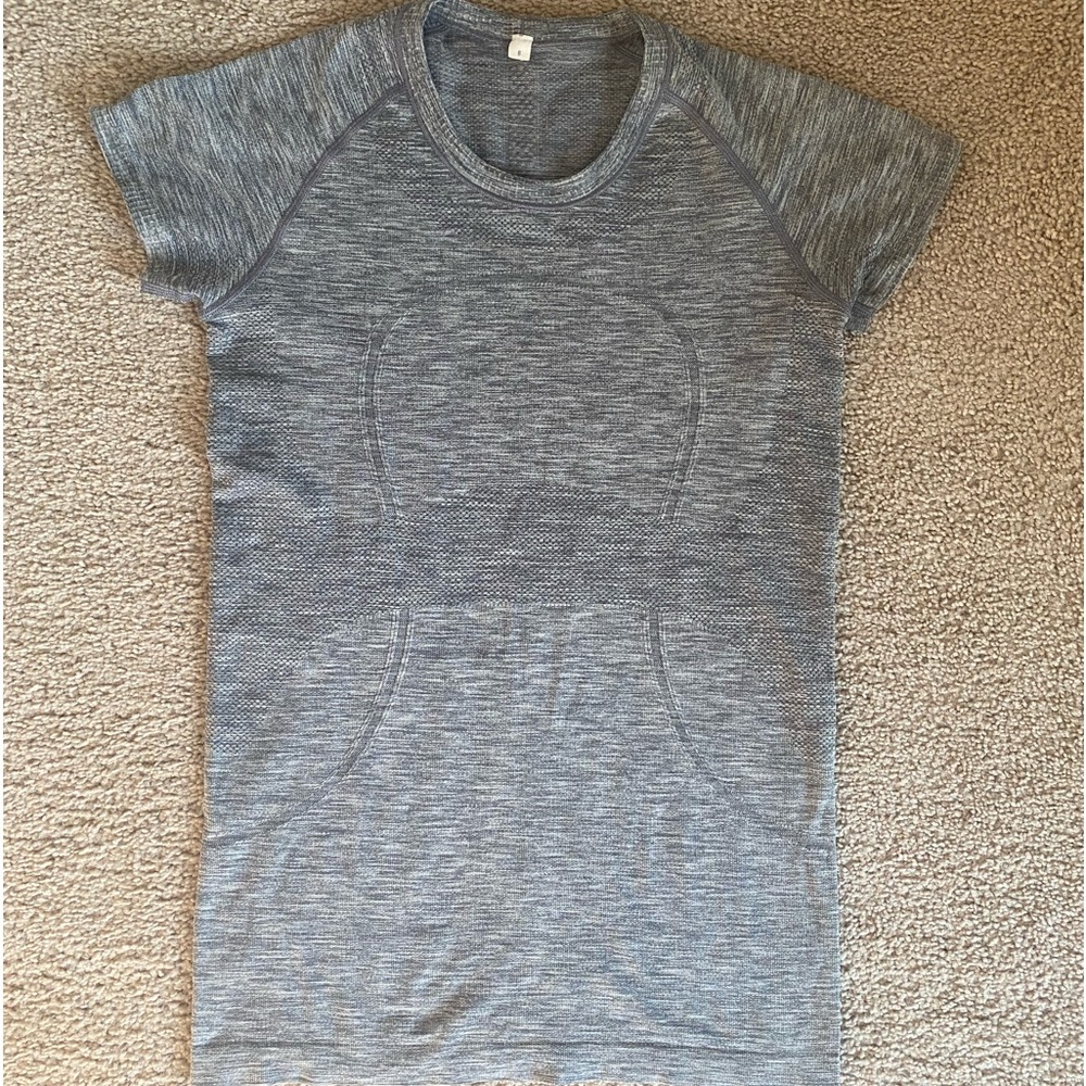✨Women’s Size 8 Lululemon Tee✨